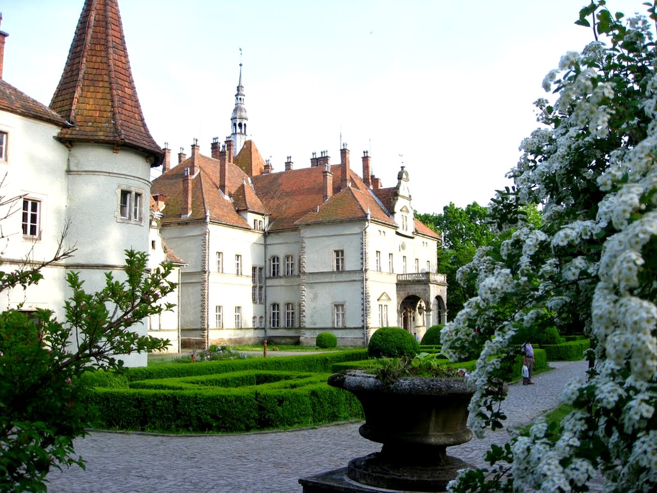 Палац графів Шенборнів